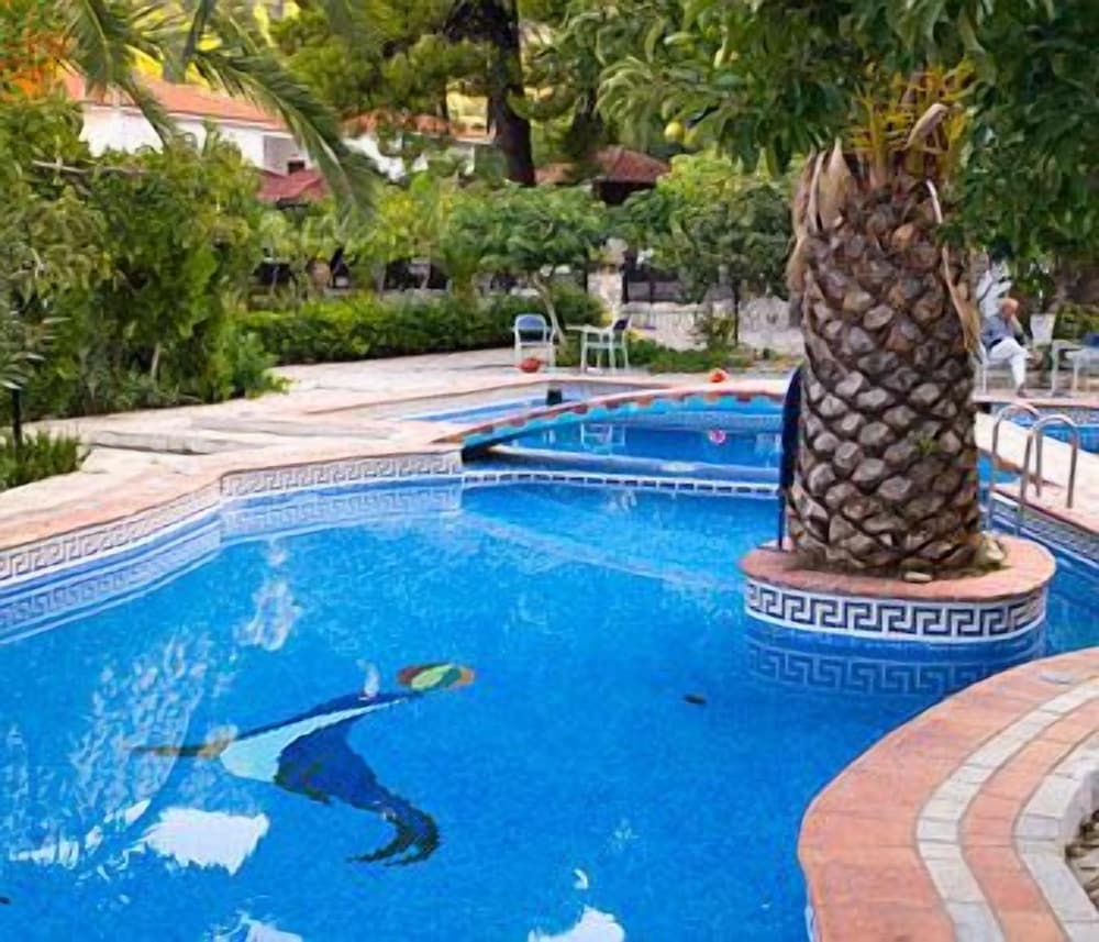Delphi Resort 63/66