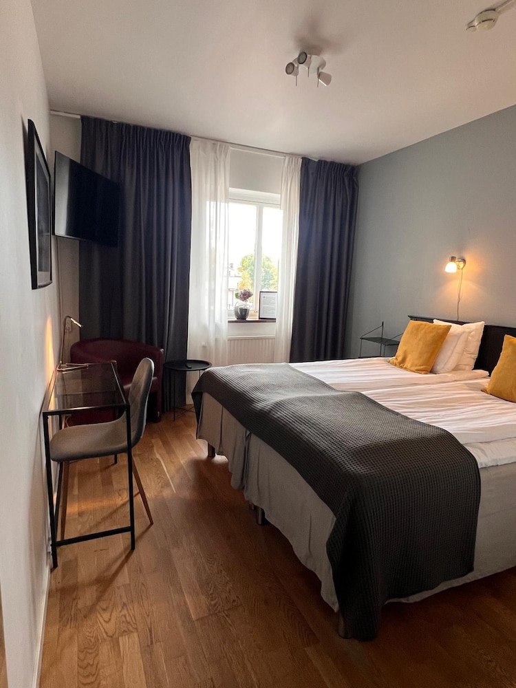 Room, Twin Beds