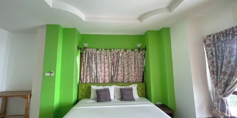 Yellow Tique Hotel 22/58