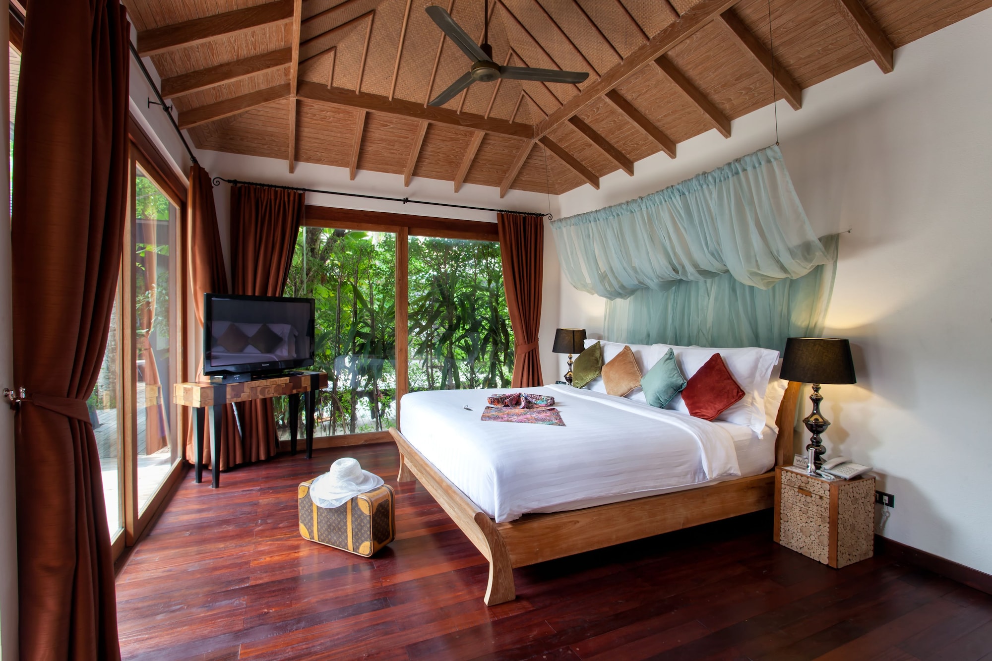 Junior Suite, King Bed, Plunge Pool