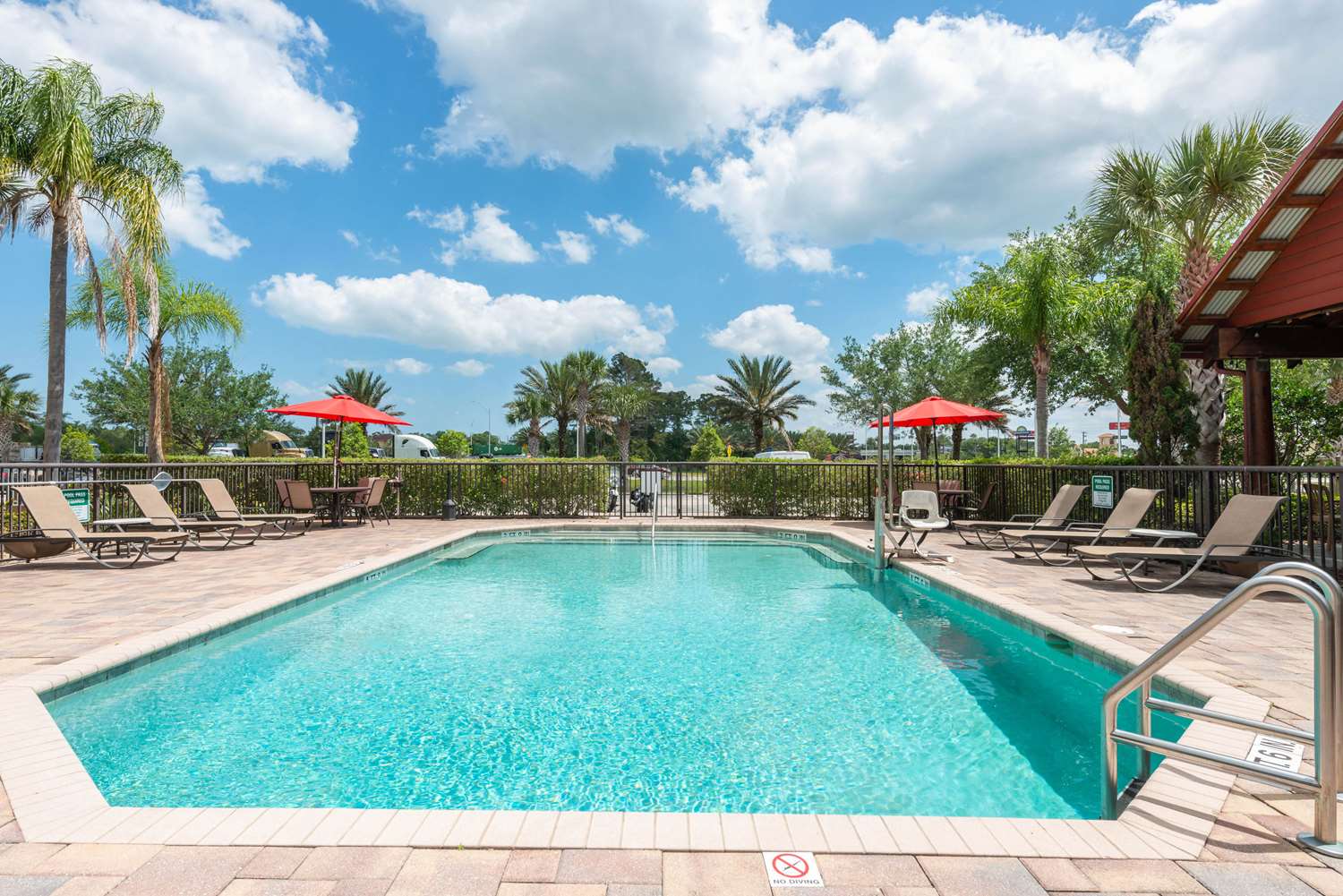 Clarion Inn Ormond Beach at Destination Daytona 14/15