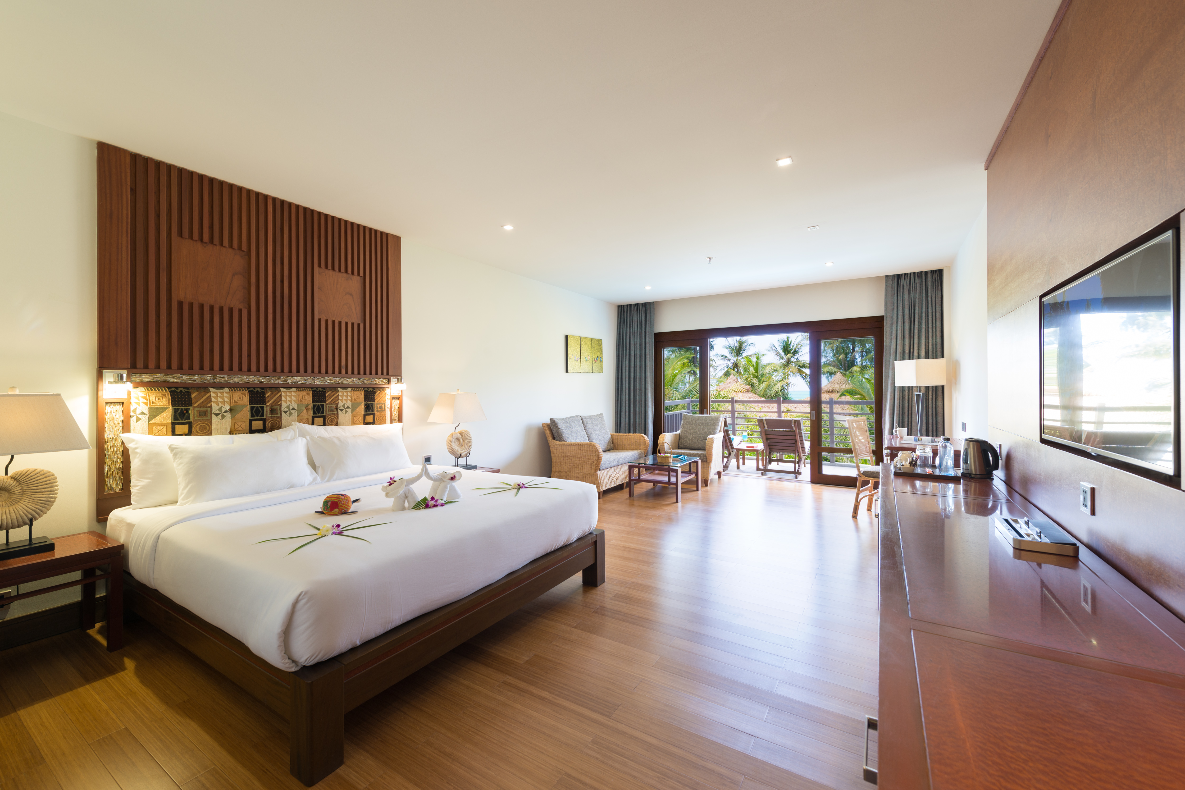 DELUXE ROOM