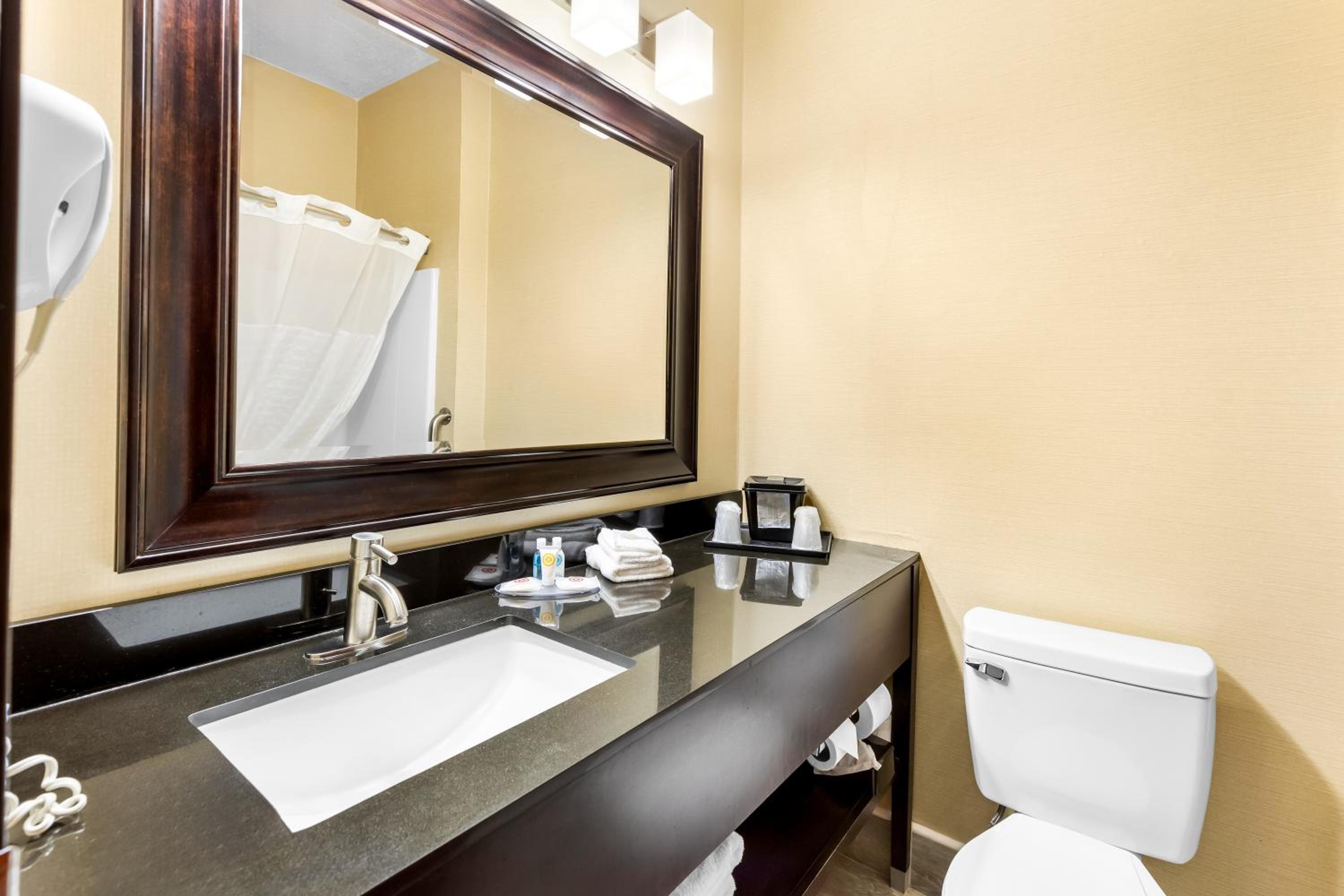 غرفة رباعية بسريرين كوين، Comfort Inn Marion 7/7