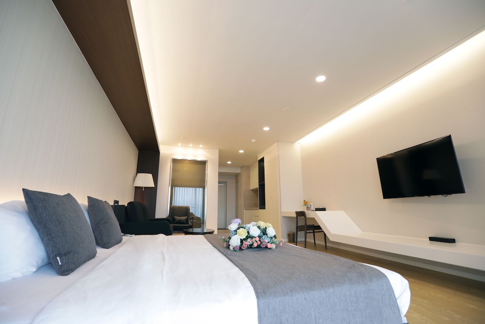 DELUXE, DOUBLE BED