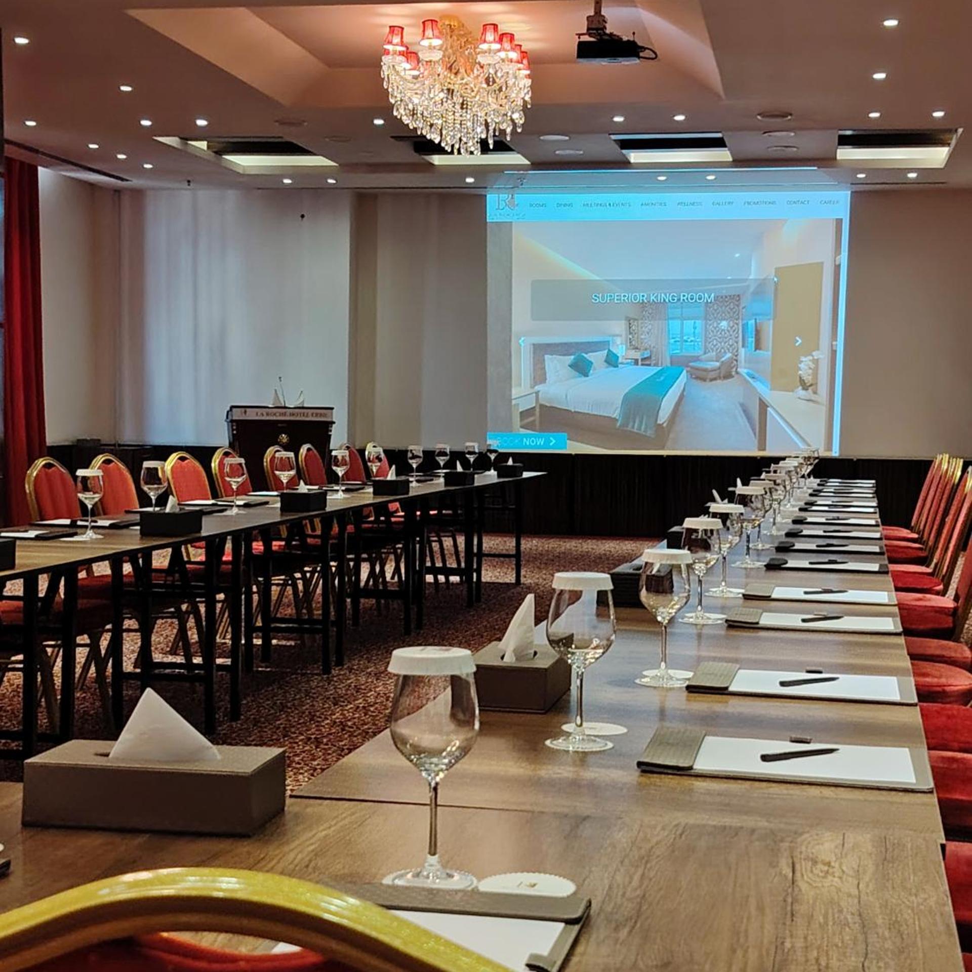 LA ROCHE HOTEL 50/53