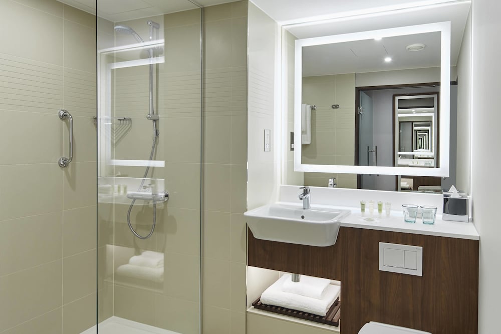 Courtyard by Marriott Luton Airport 16/57
