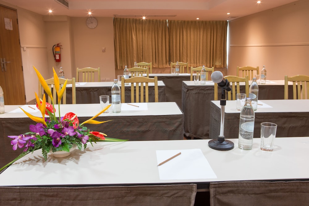 Seasons Siam Hotel 43/55