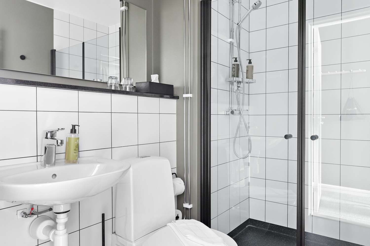 غرفة قياسية بسريرين منفصلين، Hotel Falkoping, Sure Collection By Best Western 3/3