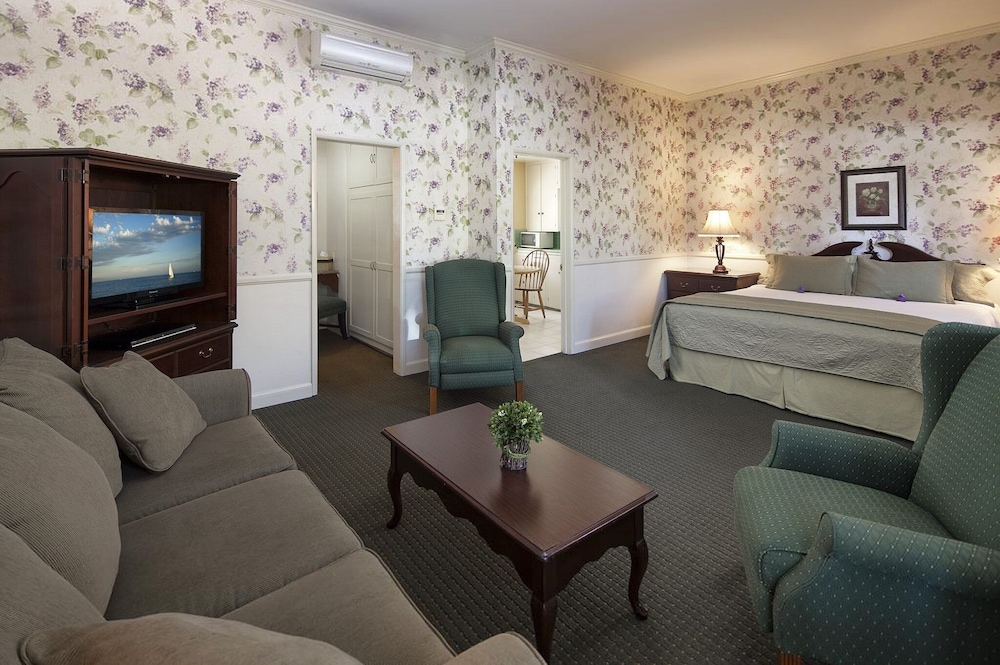 Lavender Inn By The Sea 33/45
