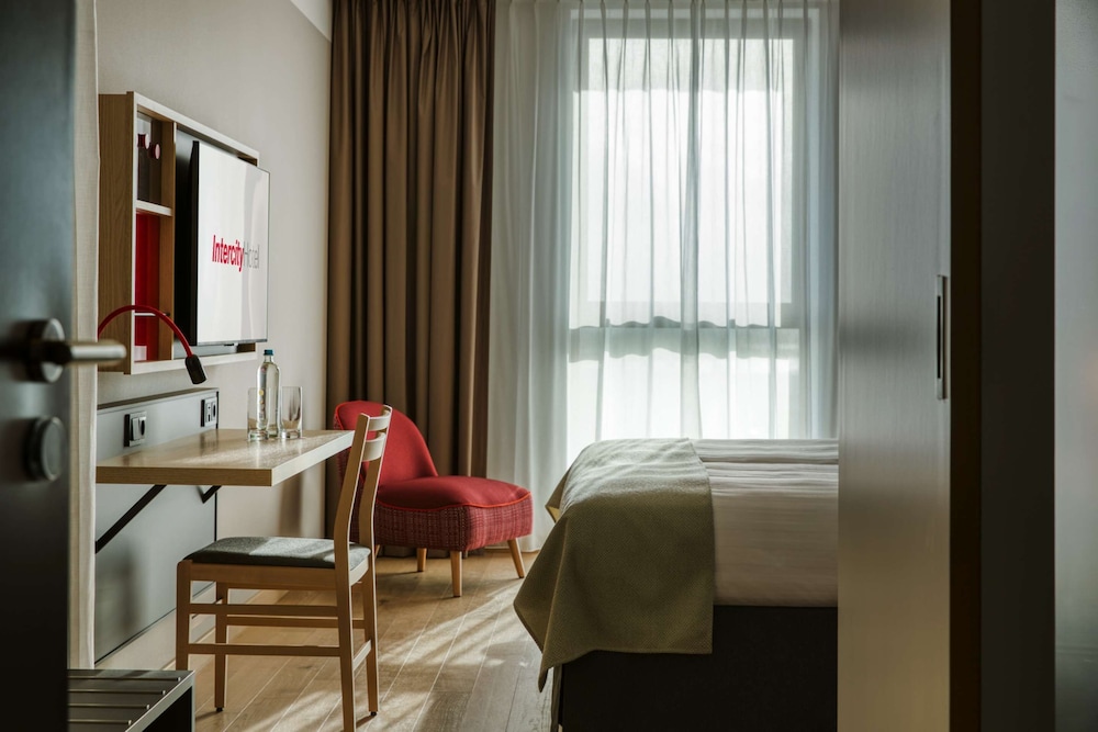 IntercityHotel Amsterdam Airport 45/60