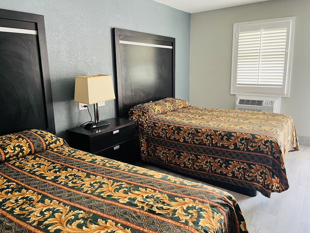 TOWN HOUSE MOTEL 35/61