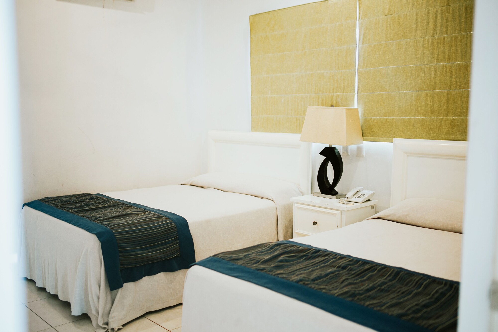 DELUXE, SUITE