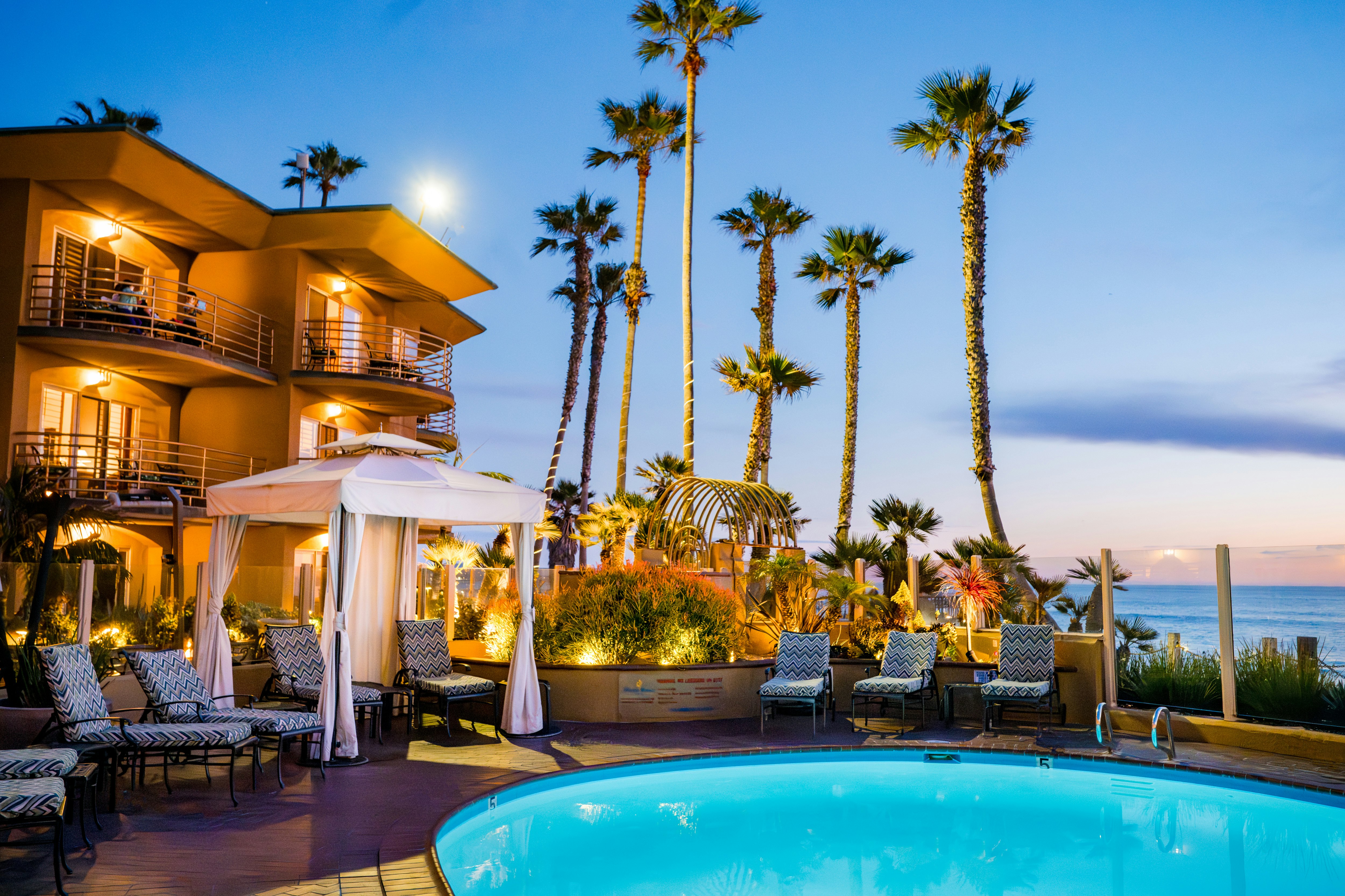 Pacific Terrace Hotel 6/92