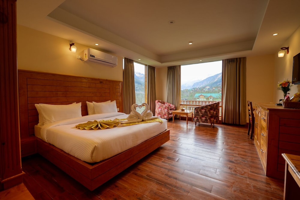 Clarks Inn Suites Manali 12/36