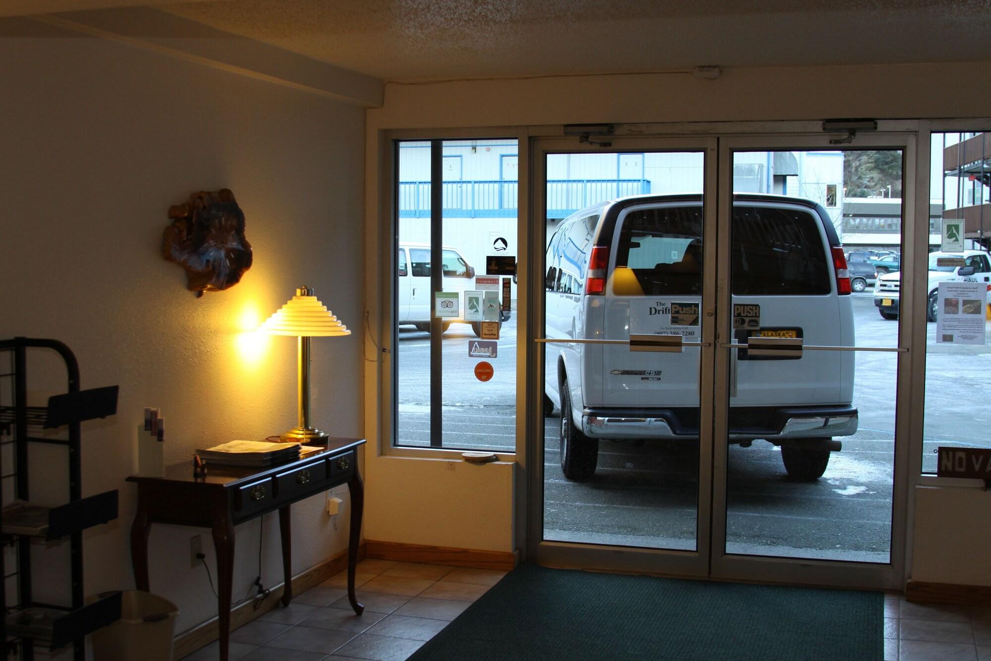 The Driftwood Hotel 10/30