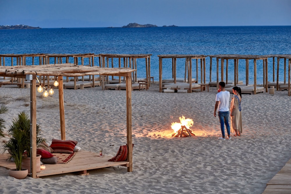 NAXIAN ON THE BEACH 37/50