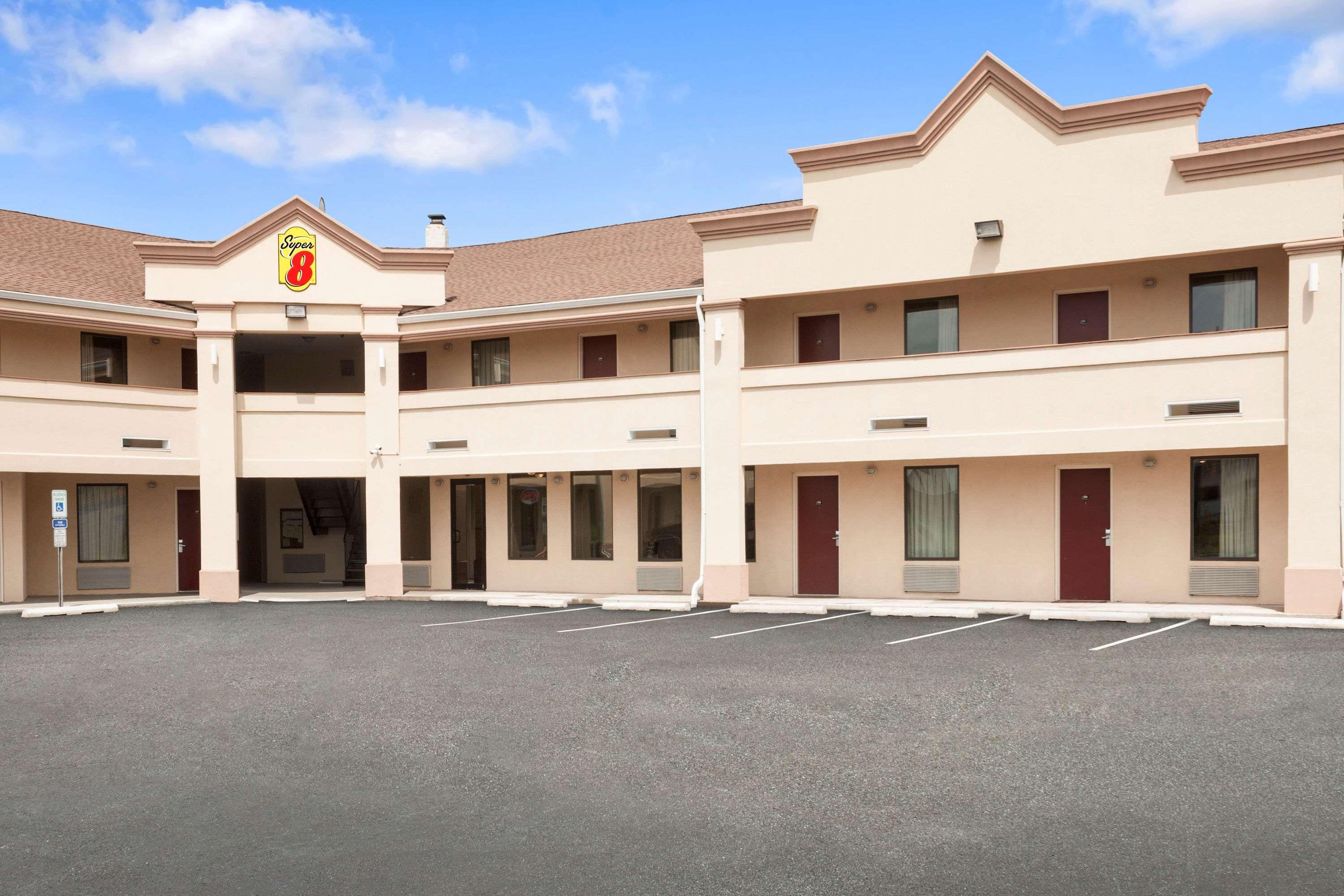 Super 8 by Wyndham Rahway Newark 2/16