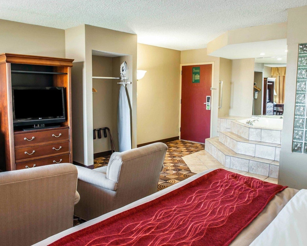 Comfort Inn & Suites Indianapolis Northwest - College Park 24/39