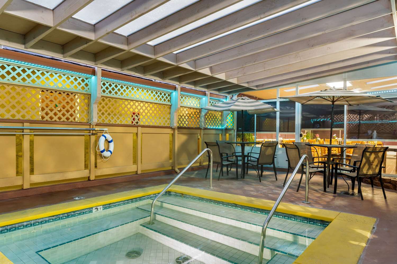 Howard Johnson By Wyndham Santa Cruz Beach Boardwalk 9/14