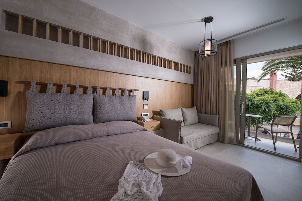 Cactus Beach Hotel 24/70
