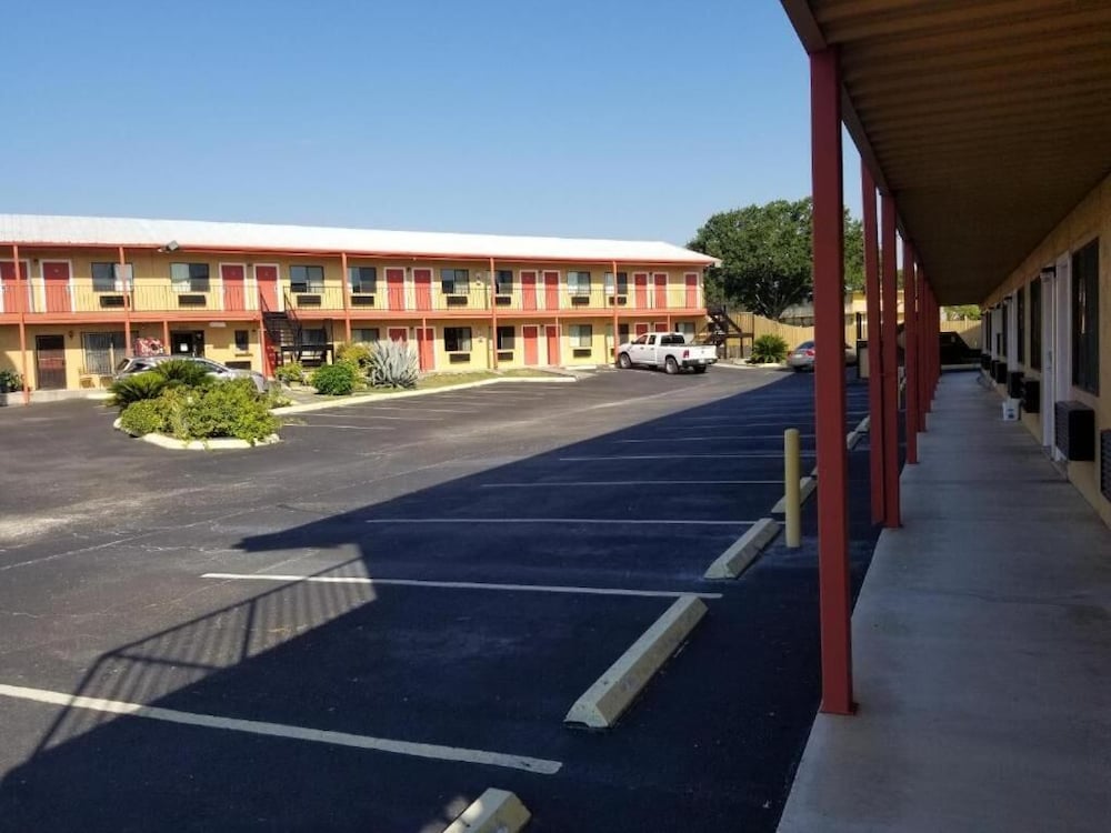 Americas Best Value Inn San Marcos 37/50