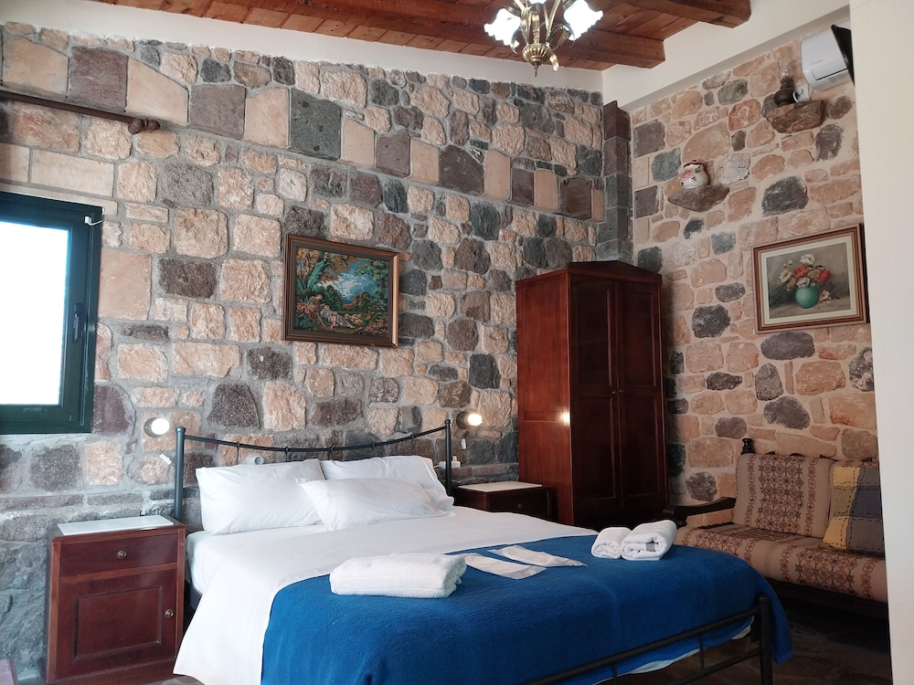 Suite, Queen and Twin Beds, Garden View, Ground Floor