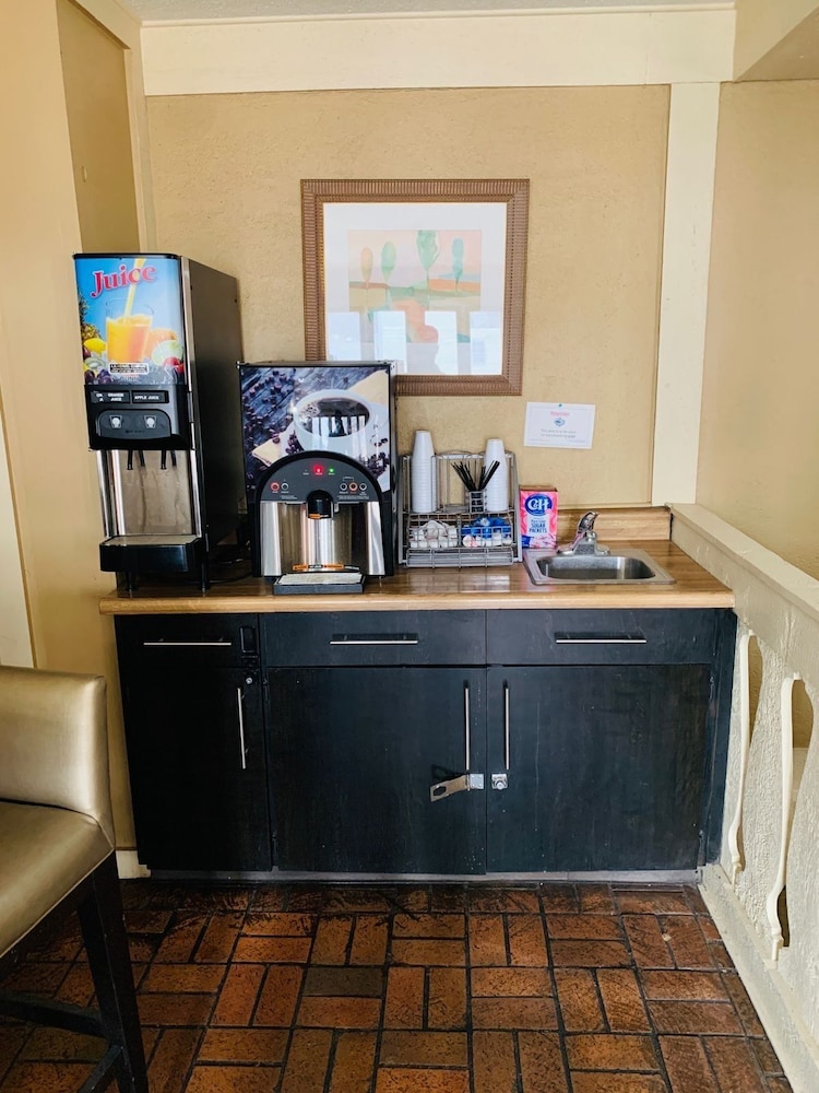 Americas Best Value Inn Webster City 49/53