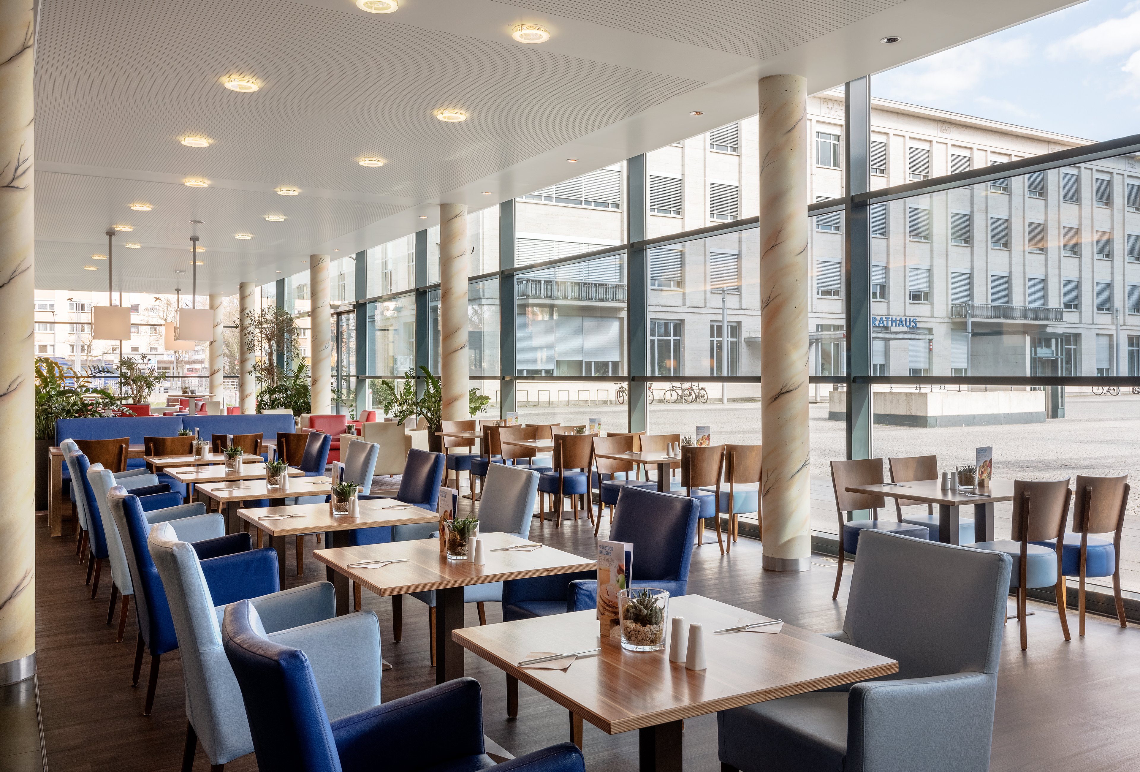 HOLIDAY INN EXPRESS SINGEN 43/72