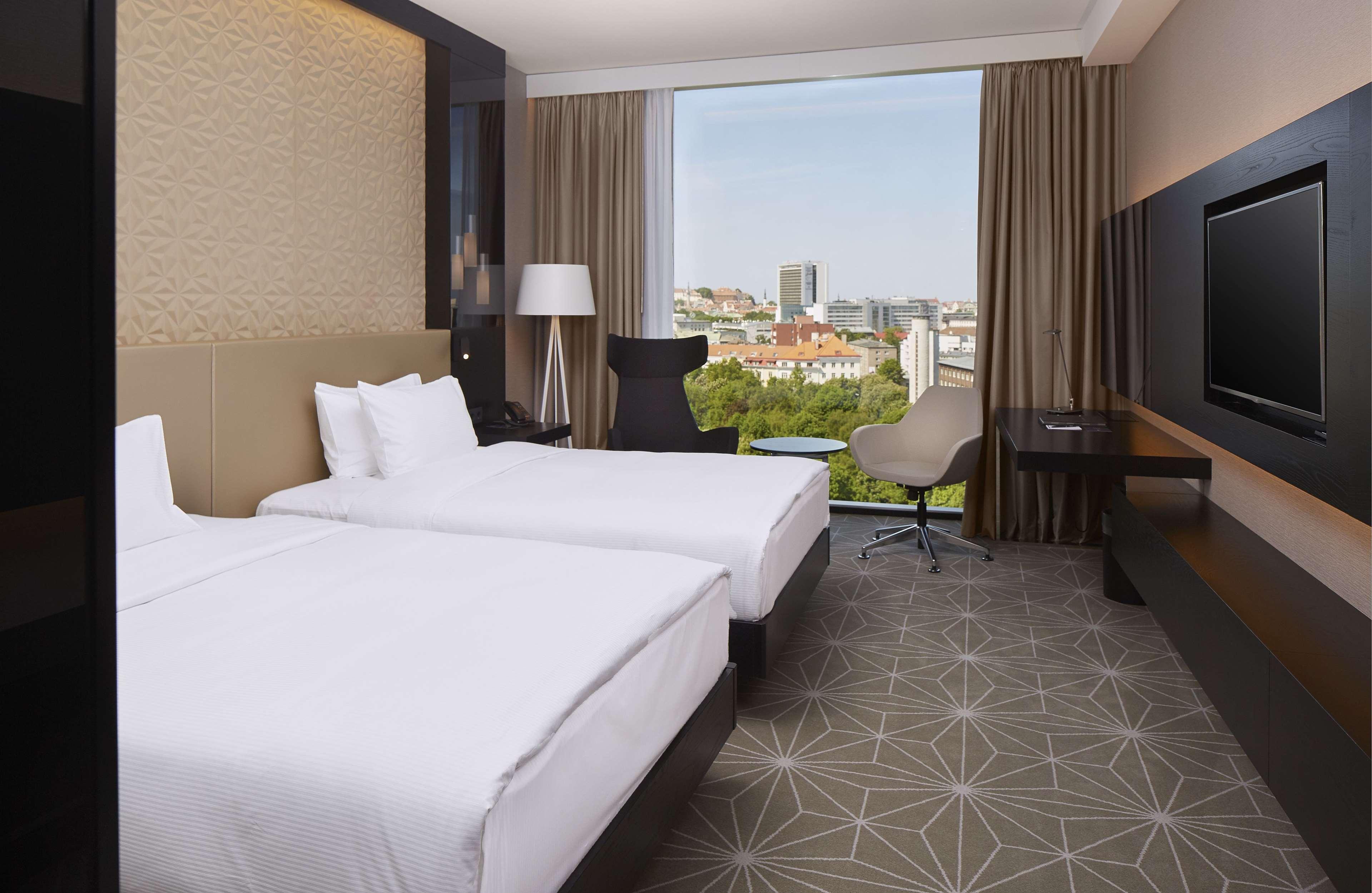 DELUXE, TWIN BEDS, WITH VIEW