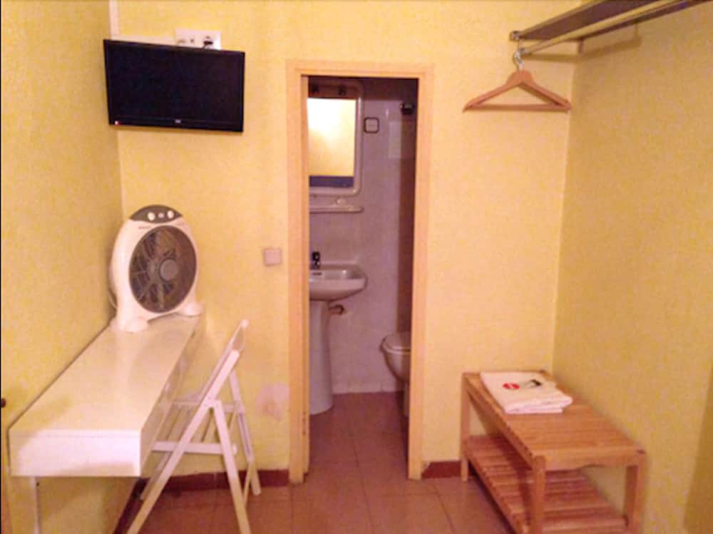 Hostal Delfos 25/49