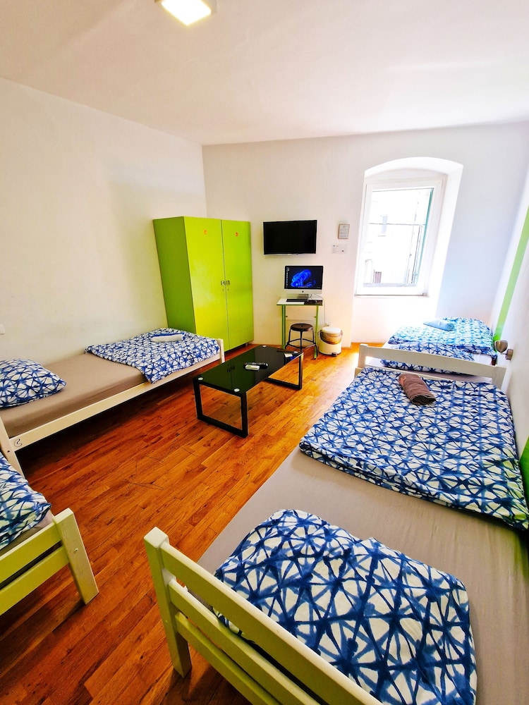 Croparadise Hostel 38/50