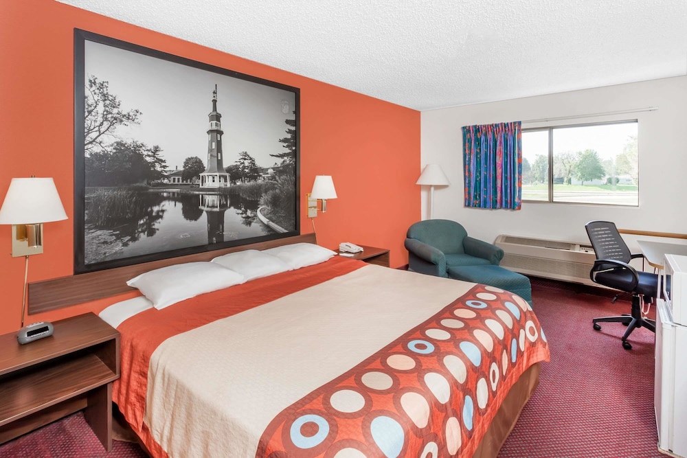 Super 8 by Wyndham Washington/Peoria Area 7/20