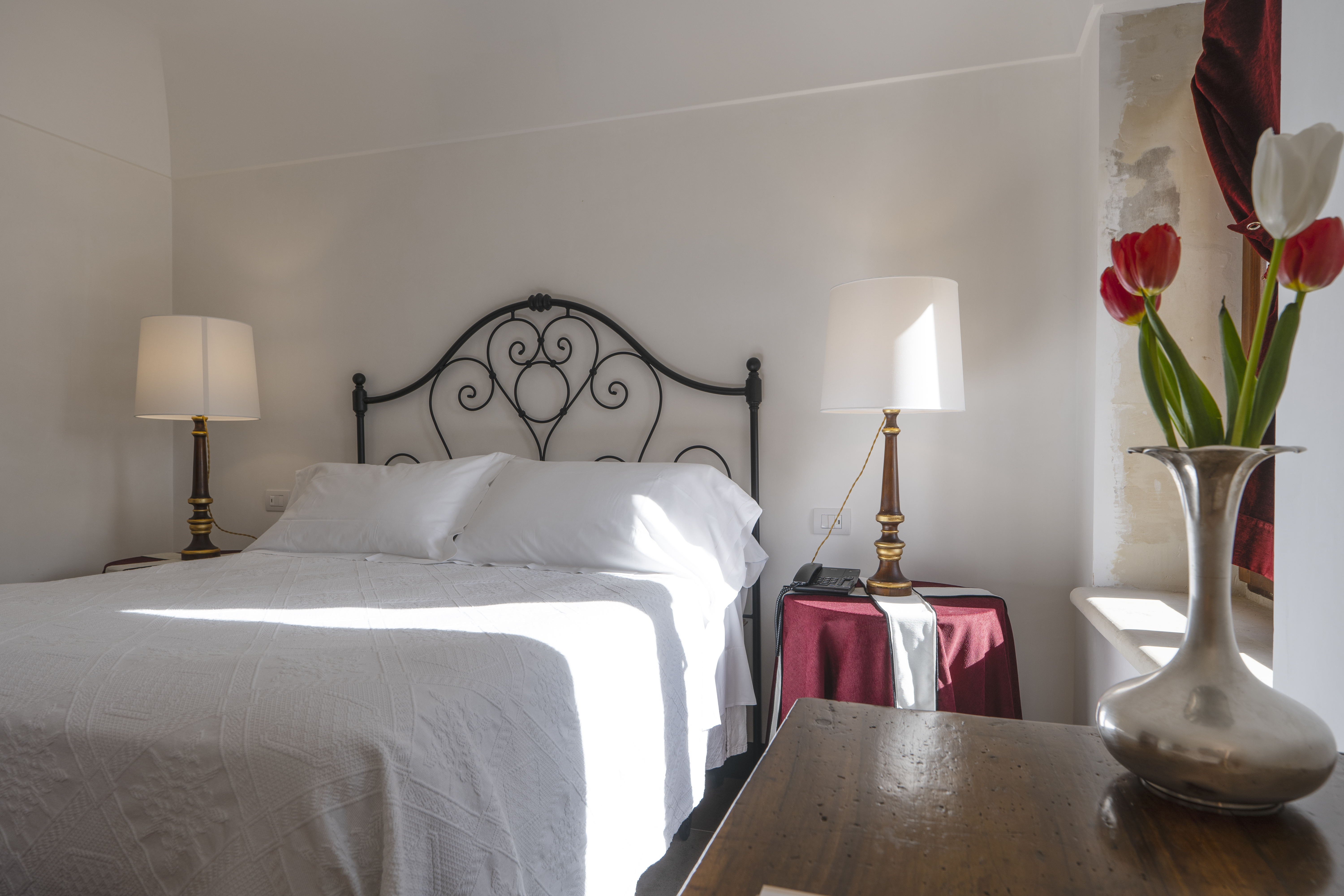 DELUXE, DOUBLE BED