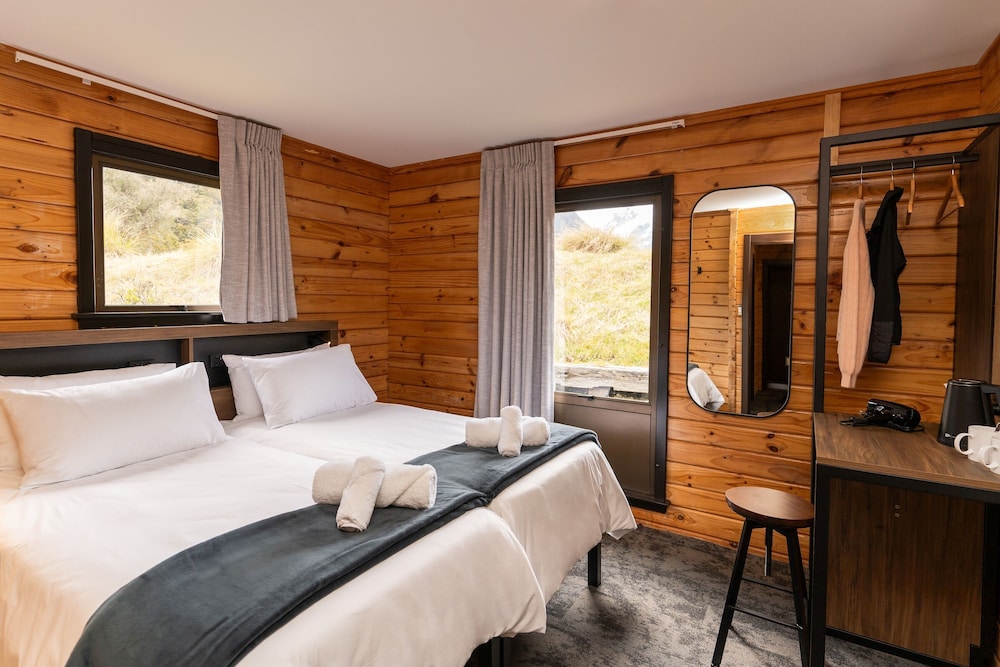 Haka House Aoraki Mt Cook 4/18
