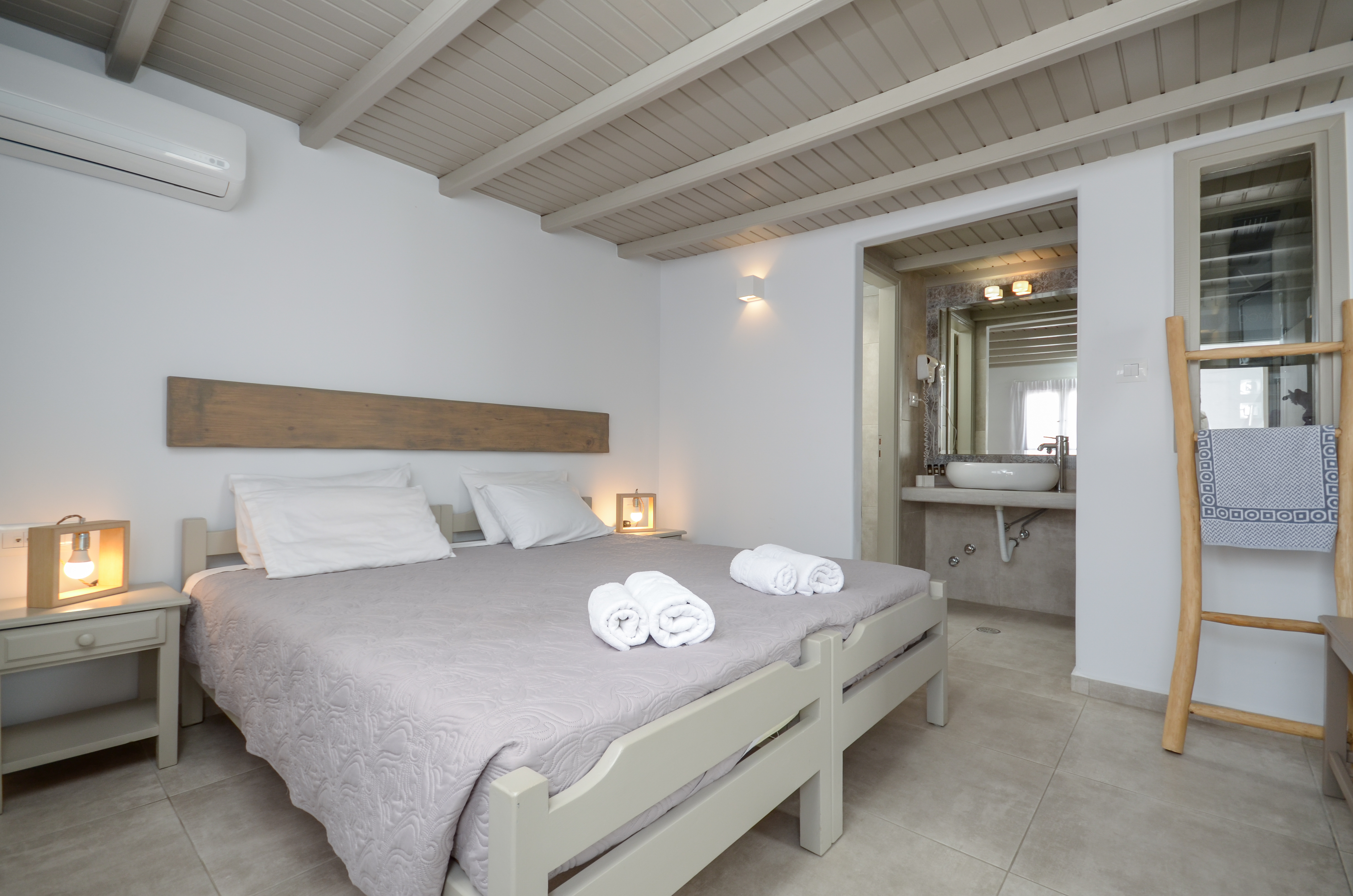 Suite, King Bed, Sea View, Outdoor Jetted Tub