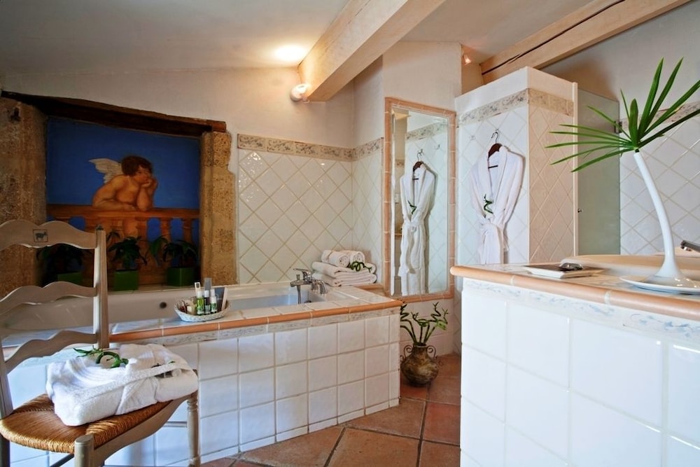 Hostellerie Le Castellas 19/46