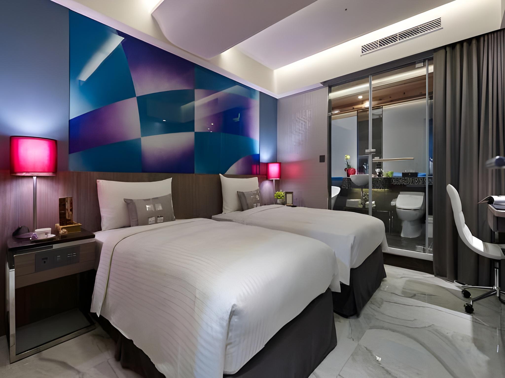 Superior, Twin Beds, No Window