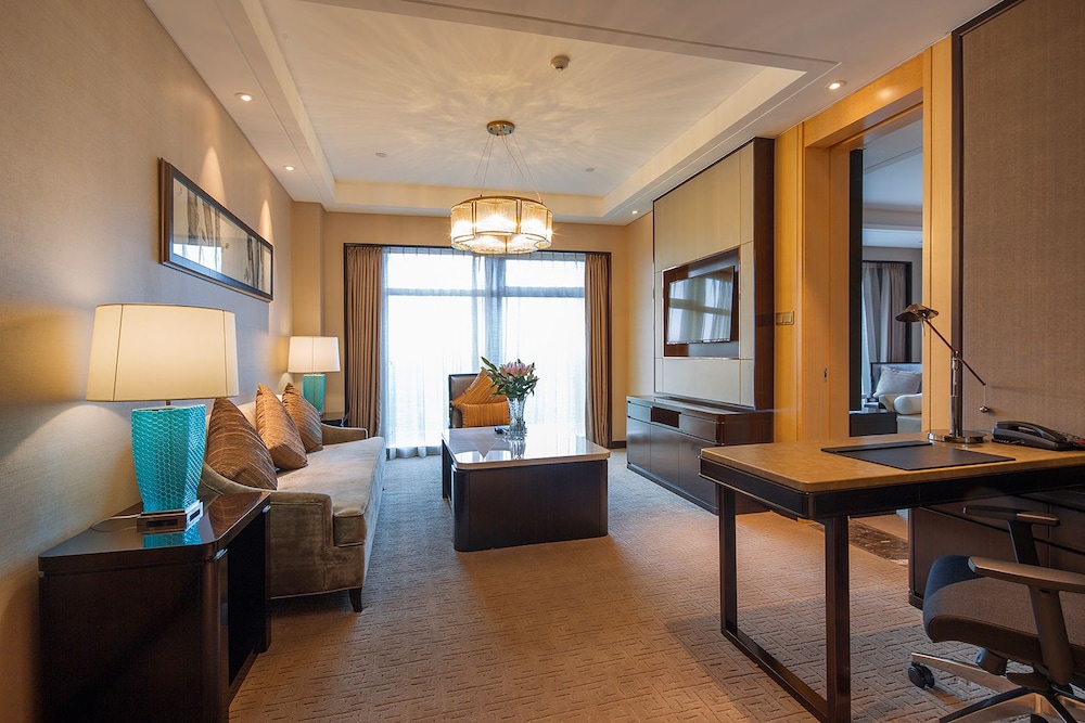 Howard Johnson by Wyndham Jinyi Hotel Chongqing 7/19
