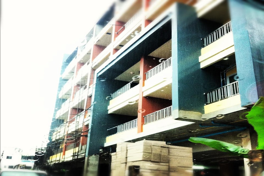 D Xpress Apartment 1/16