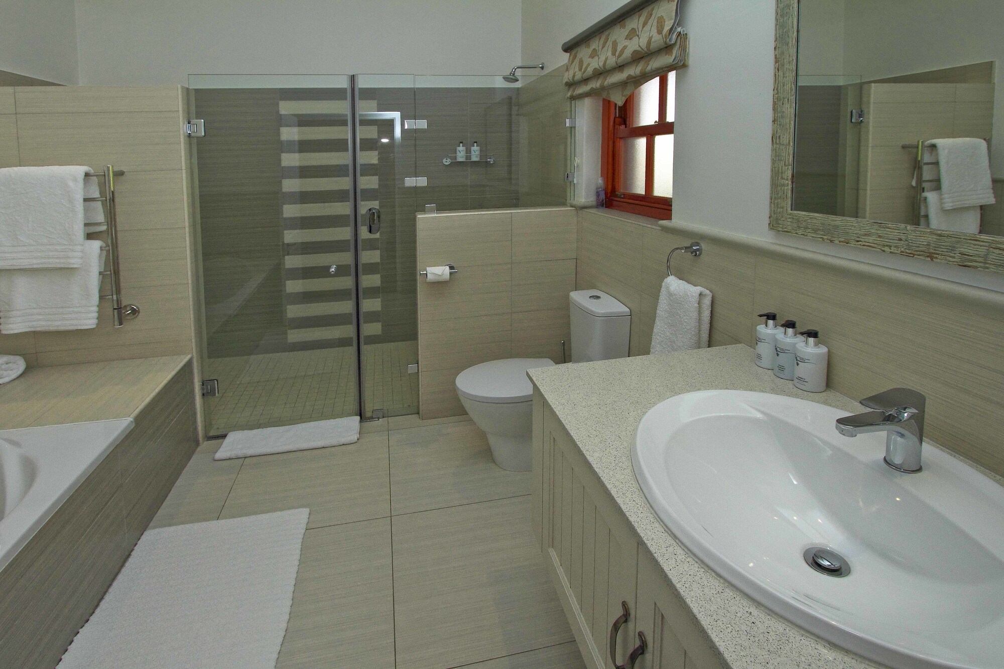 Luxury, Queen Bed