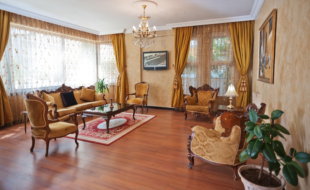Triana Hotel 40/65