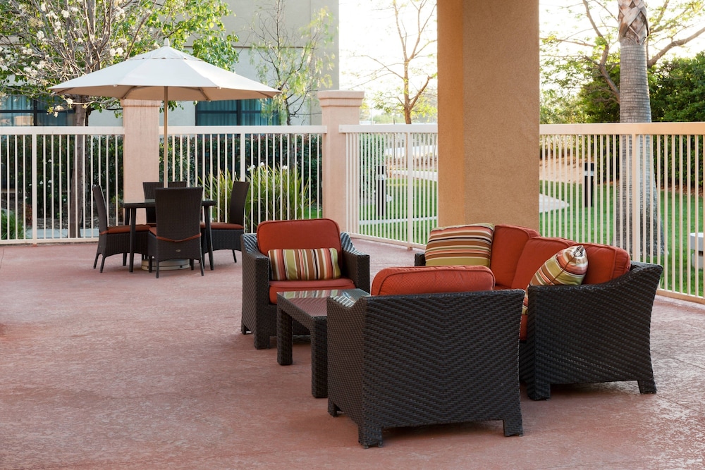 Courtyard Santa Clarita Valencia 28/49