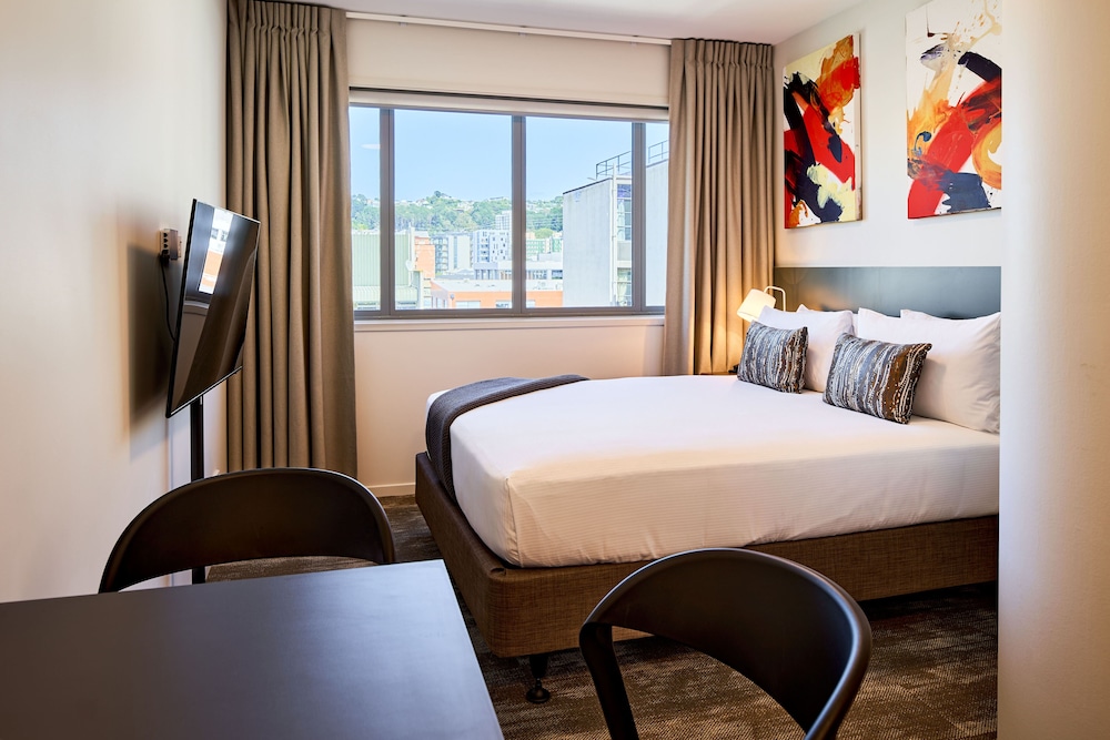 Sojourn Apartment Hotel Ghuznee 17/35