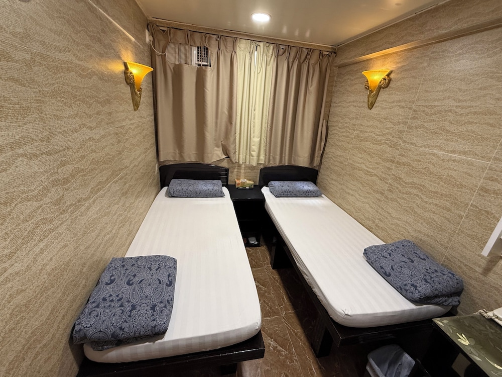 Sleep In Hotel 23/50