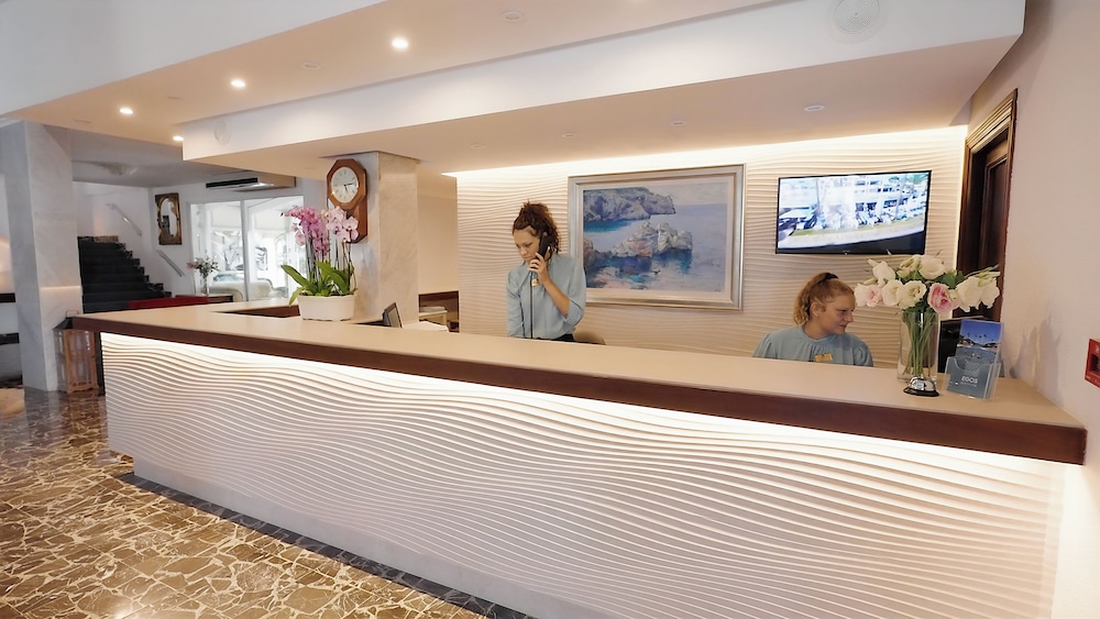 Hotel Rocamarina 8/66