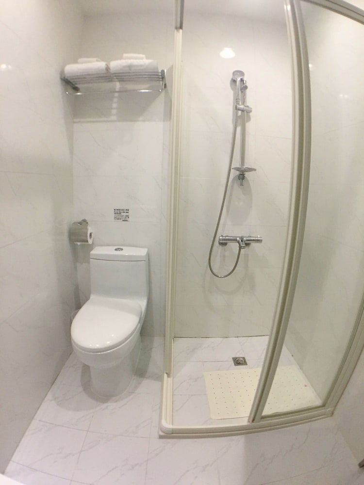 Royal Hotel 30/33