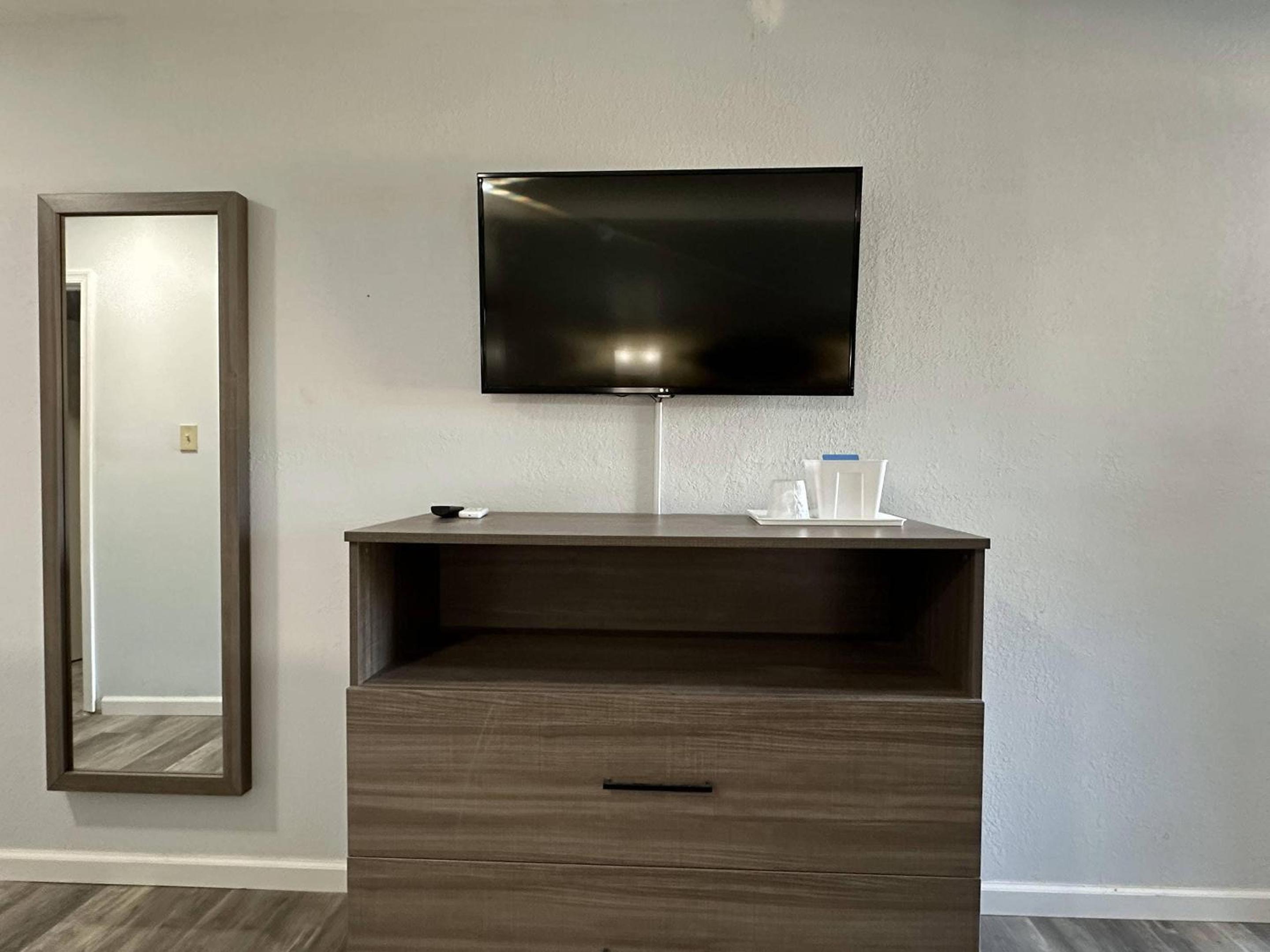 Suburban Studios Newport News - Hampton 9/49