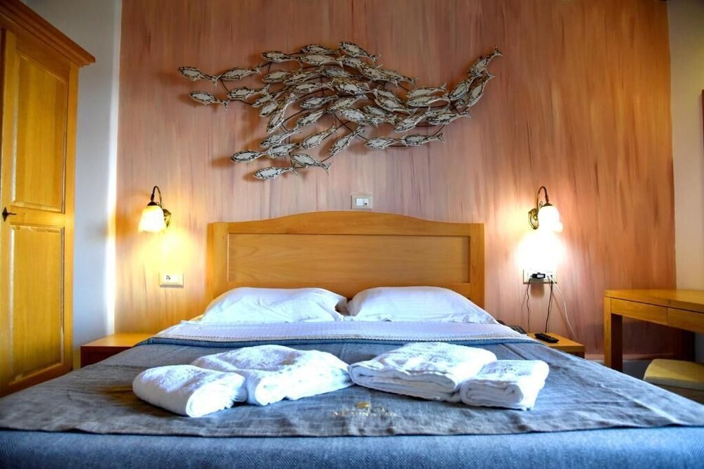 Messaria Hotel 13/63