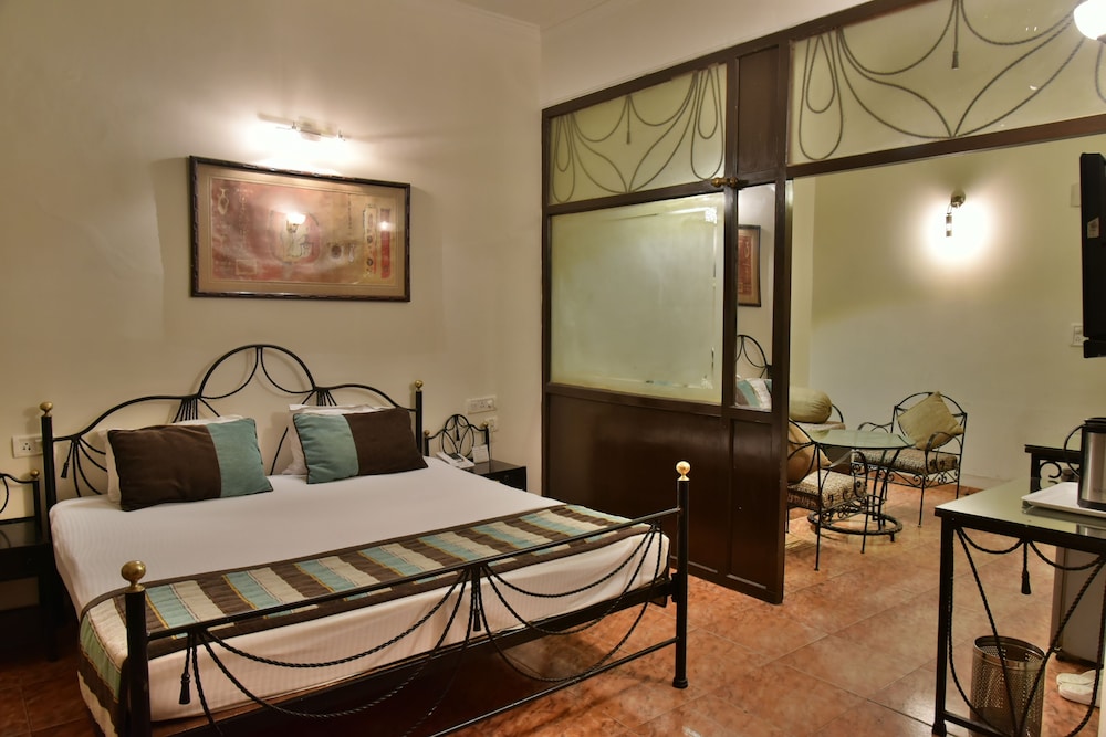 Jullundur Hotel 36/49