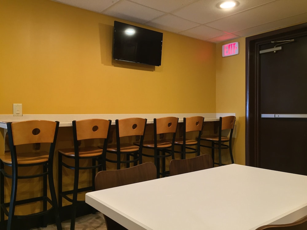 Super 8 Kenmore Buffalo Niagara Falls Area 5/18